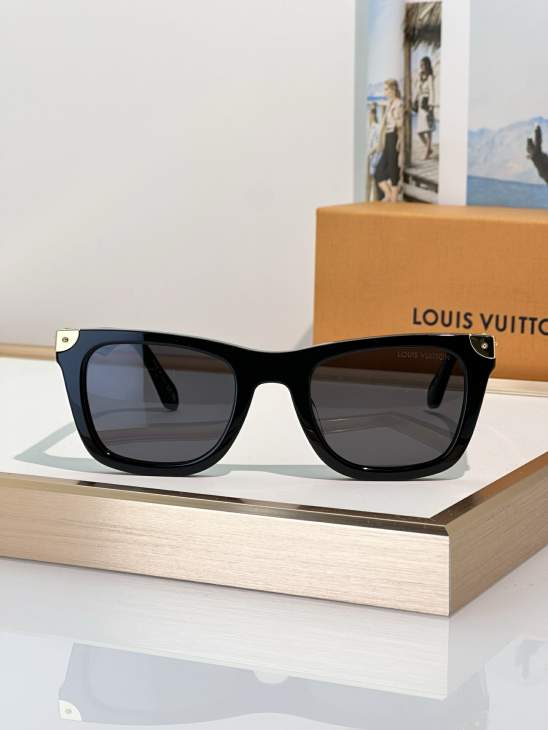 Picture of Louis Vuitton Sunglasses _SKUfw79279970fw